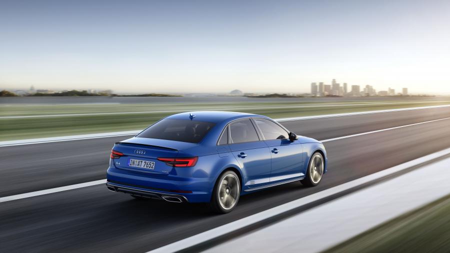  Audi A4 S-Line Quattro 2018 года  (WW) (фото 9 из 17)